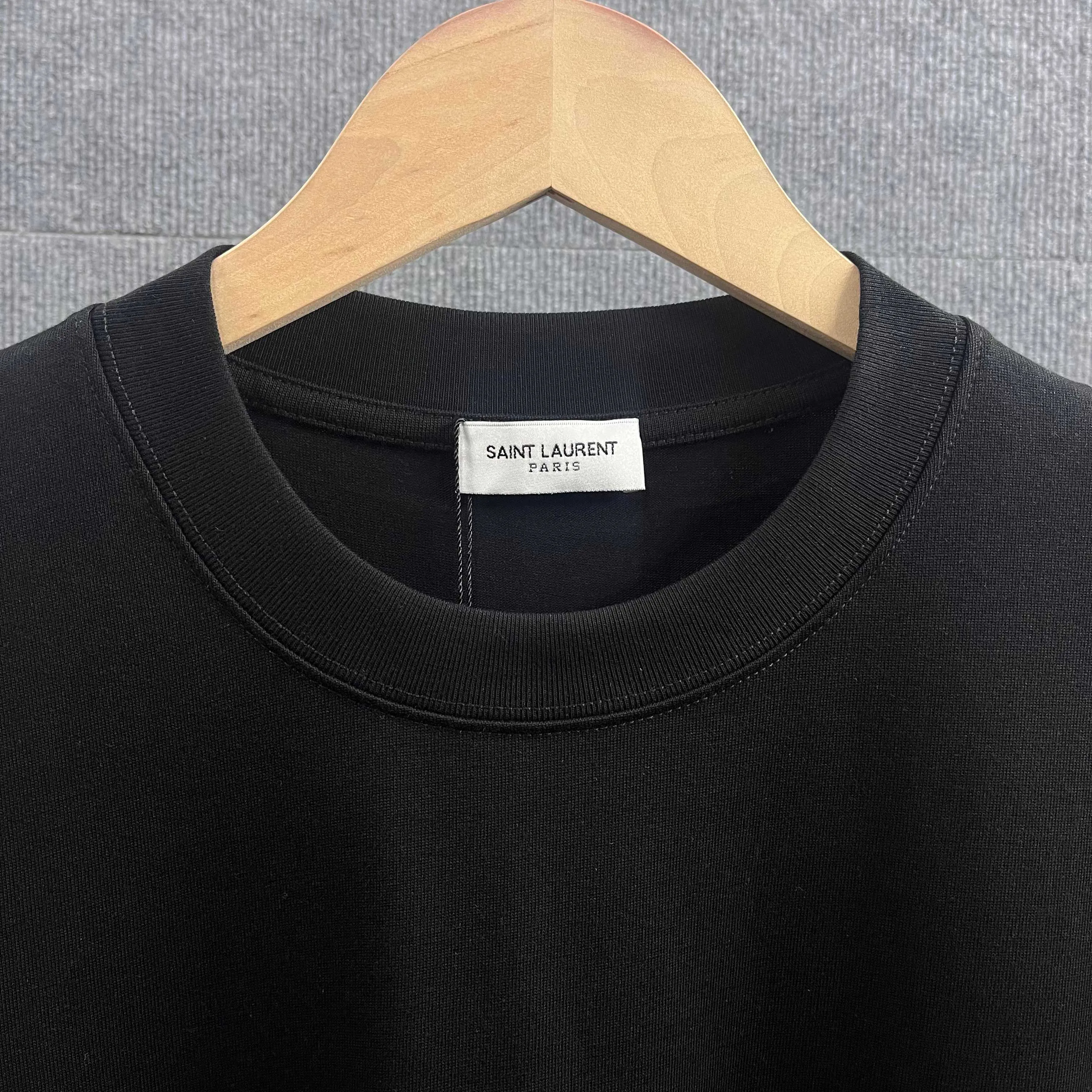 ysl* * * 2026 New Arrival Classiclogo ， Same Style ：Black White Size： S （90-130 ） M （120-150 ） L （140-165 ） XL （160-180 ） XXL （180-210 ）